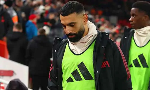 لماذا جلس محمد صلاح على مقاعد البدلاء للمباراة الثانية على التوالي مع ليفربول؟