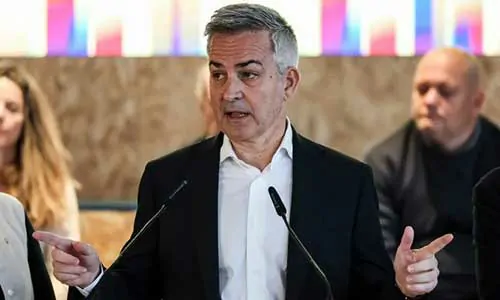 فيكتور فونت يدعي أن جوان لابورتا يحرف كلامي ويضر ببرشلونة
